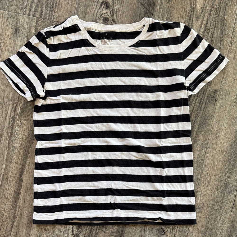 ✨ MUJI Minimalist Black & White Striped Tee – Size S ✨Japanese simple stylish